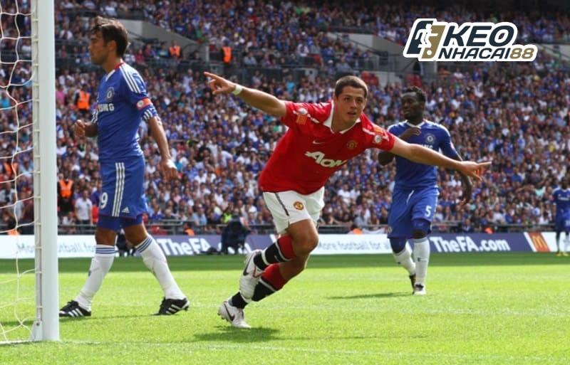 Khoảnh khắc đáng nhớ nhất của Javier Hernandez trong màu áo Man Utd là bàn thắng vào lưới Chelsea ở trận tranh siêu cúp Anh năm 2010