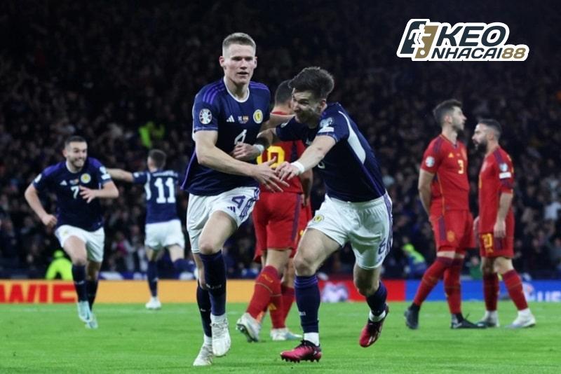 Cú đúp bàn thắng để đời của McTominay đã giúp cho Scotland hạ gục Tây Ban Nha trên sân nhà